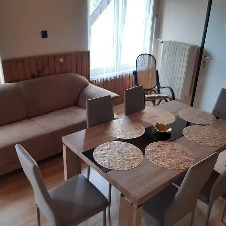 Toldi Apartman Gasthuis *