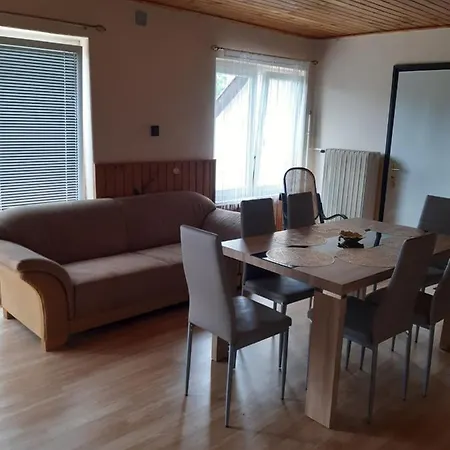 Toldi Apartman Gasthuis *