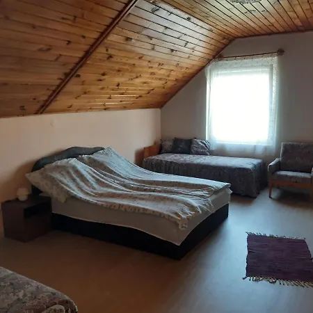 Toldi Apartman Gasthuis *
