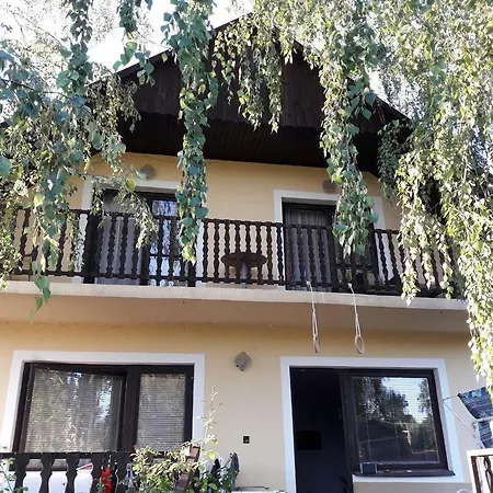 Toldi Apartman Gasthuis *