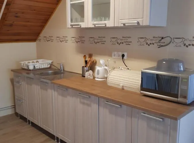 Toldi Apartman 3*